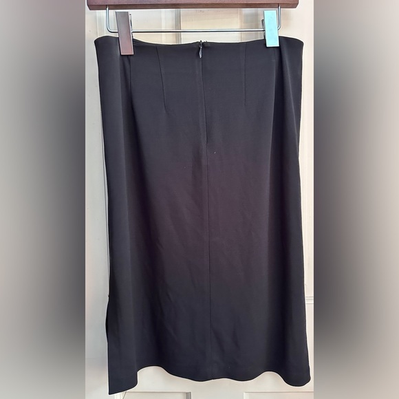 342. Ladies Ann Taylor Vintage Black Skirt with side slits - Picture 2 of 10